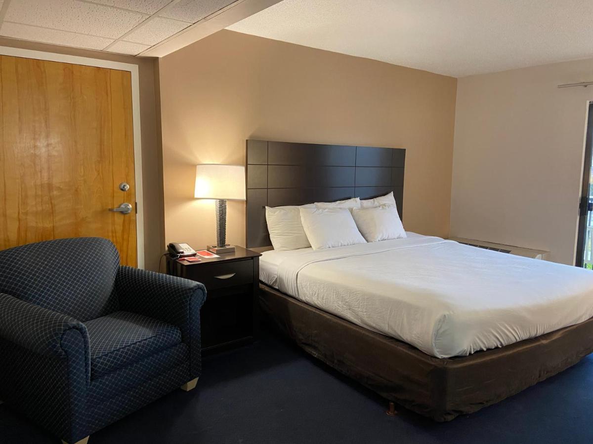 Econo Lodge Inn & Suites Рехобът Бийч Екстериор снимка