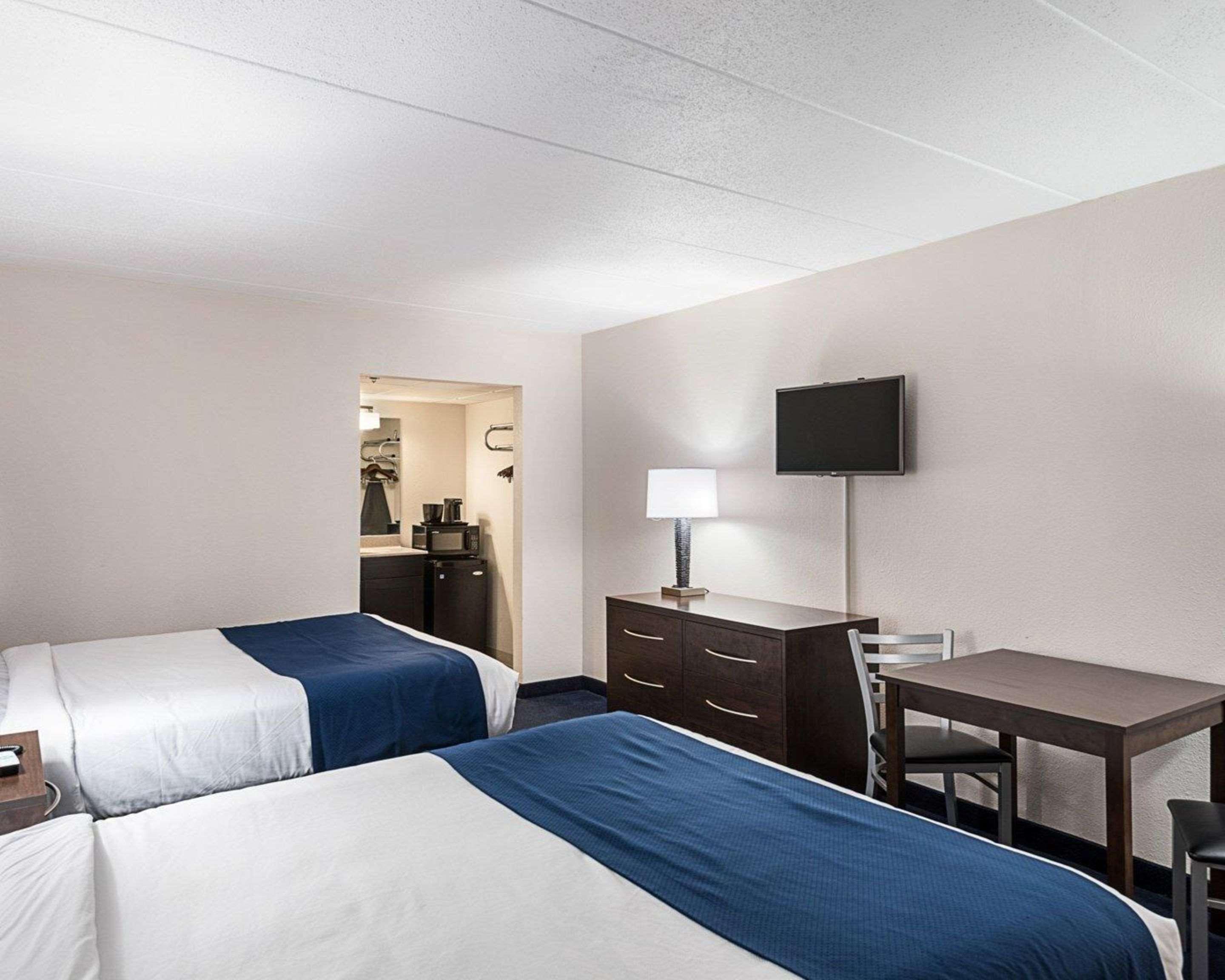 Econo Lodge Inn & Suites Рехобът Бийч Екстериор снимка