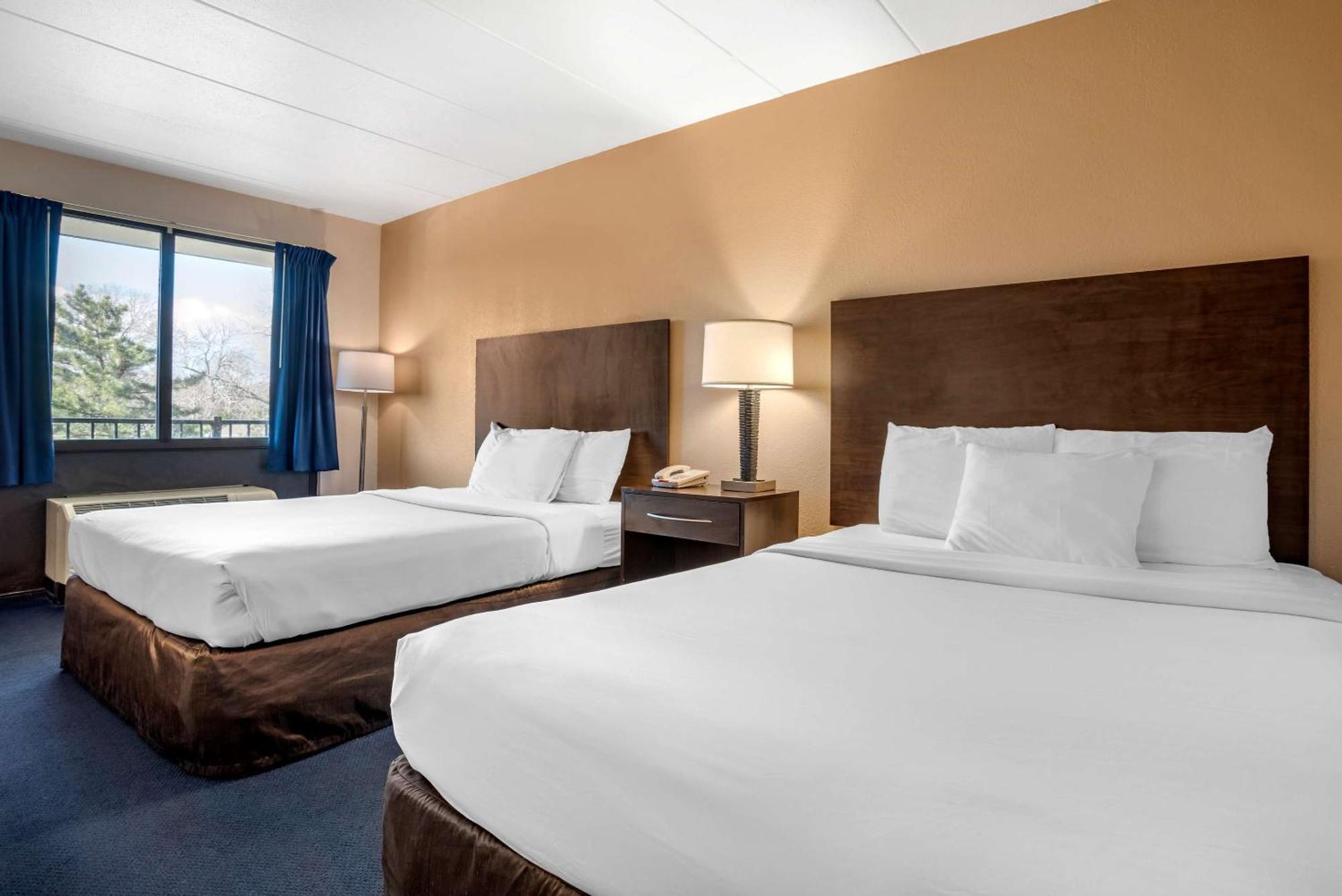 Econo Lodge Inn & Suites Рехобът Бийч Екстериор снимка