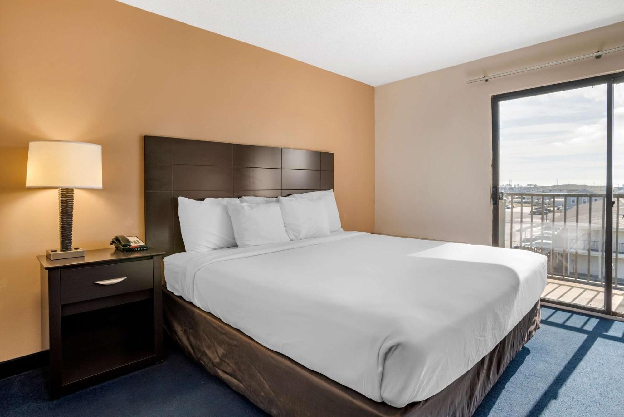 Econo Lodge Inn & Suites Рехобът Бийч Екстериор снимка