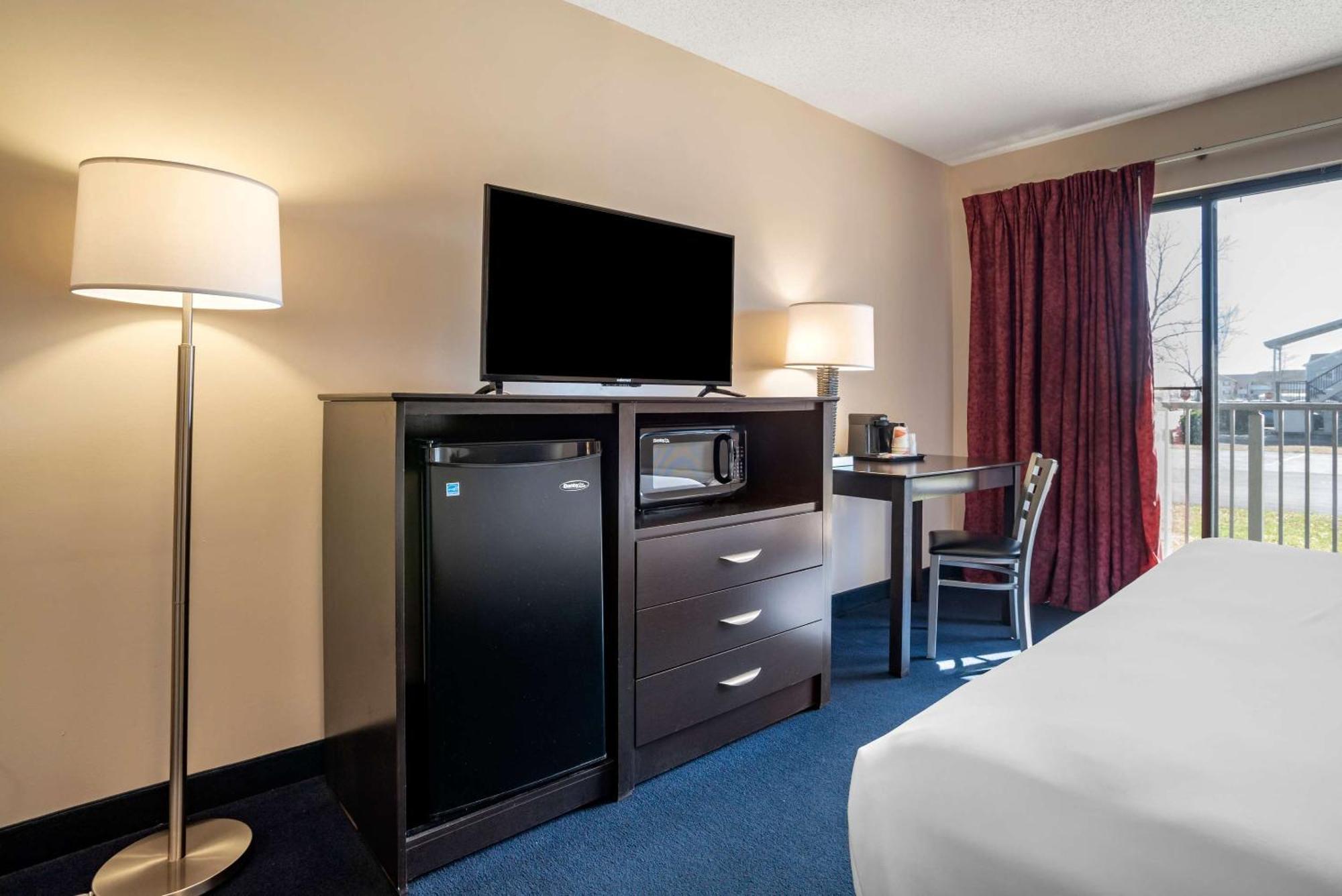 Econo Lodge Inn & Suites Рехобът Бийч Екстериор снимка