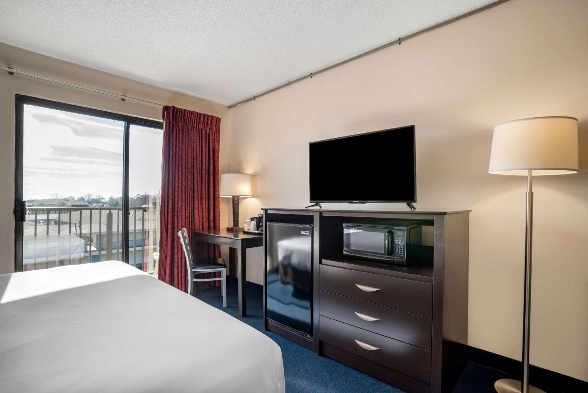 Econo Lodge Inn & Suites Рехобът Бийч Екстериор снимка