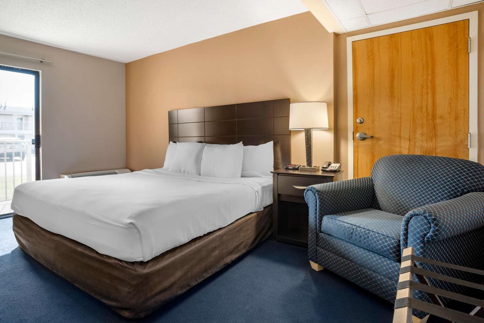 Econo Lodge Inn & Suites Рехобът Бийч Екстериор снимка