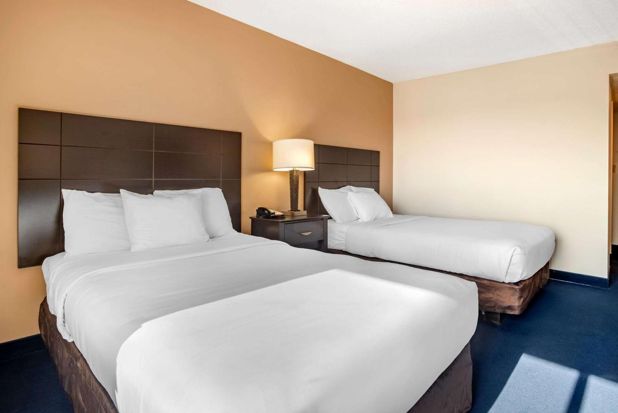 Econo Lodge Inn & Suites Рехобът Бийч Екстериор снимка