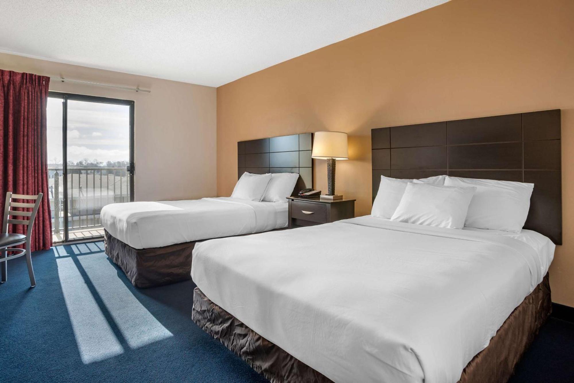 Econo Lodge Inn & Suites Рехобът Бийч Екстериор снимка