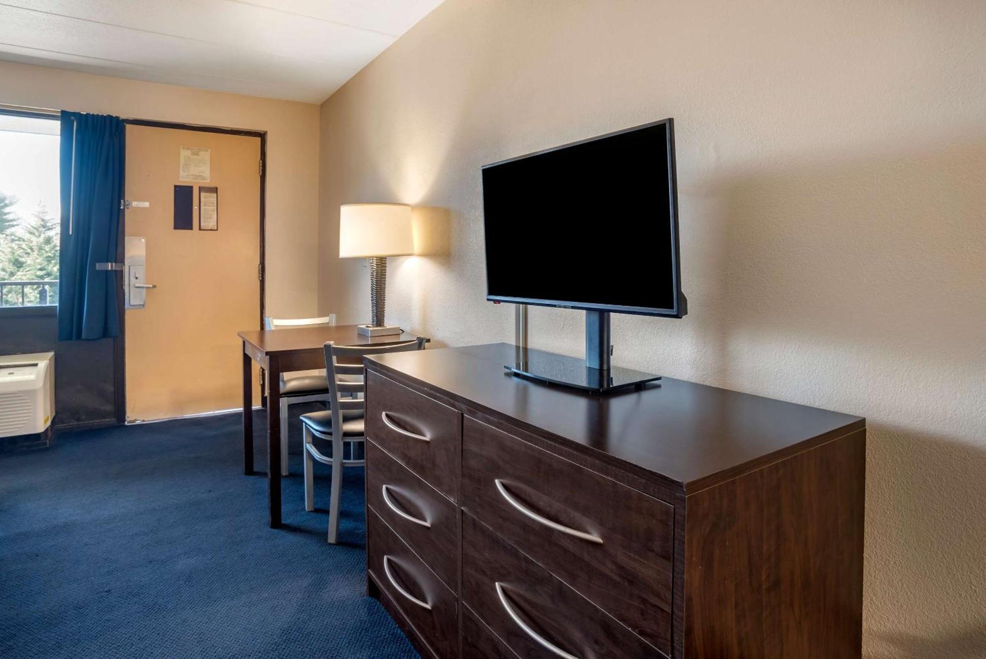 Econo Lodge Inn & Suites Рехобът Бийч Екстериор снимка